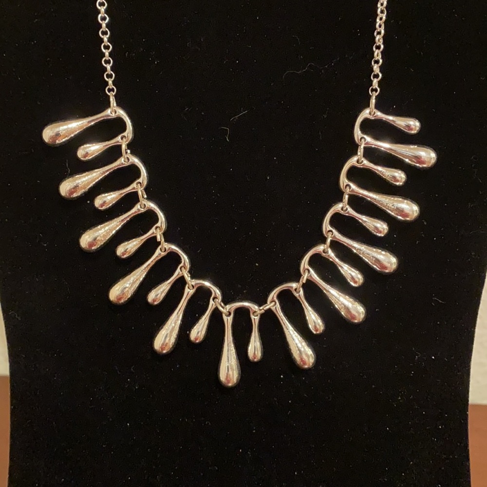Fashion necklace and earring set